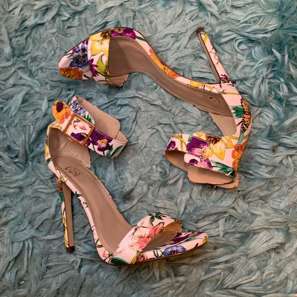 Ankle strap heels - Picture 1 of 3